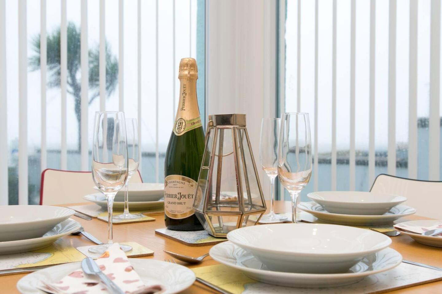 Pass The Keys Hafan Stylish 2 Bedroom Sea View Apartment Pwllheli Bagian luar foto