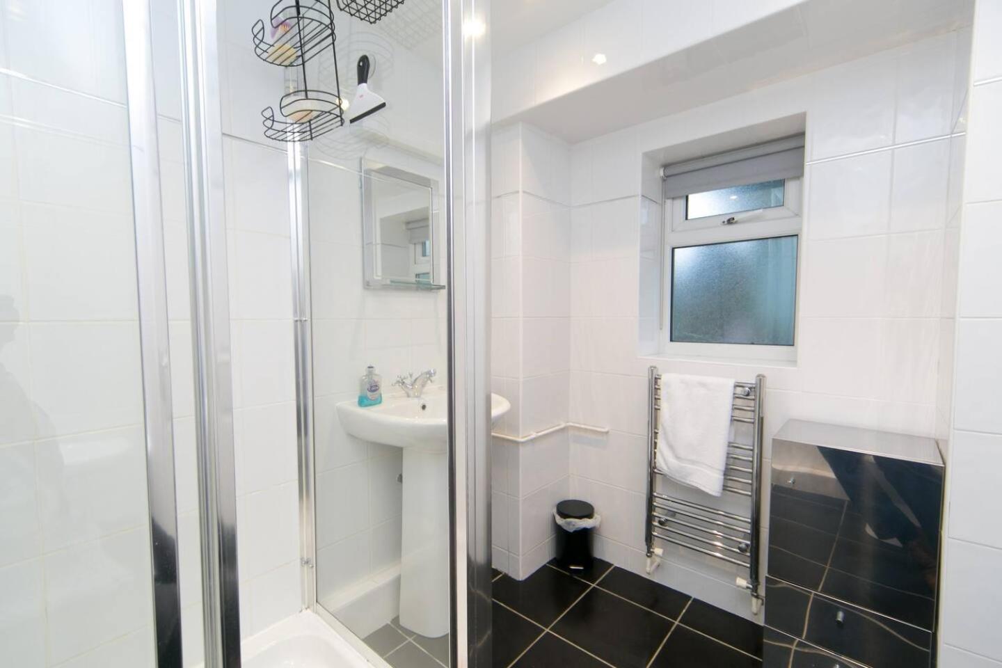 Pass The Keys Hafan Stylish 2 Bedroom Sea View Apartment Pwllheli Bagian luar foto