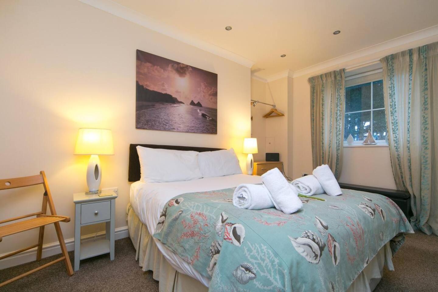 Pass The Keys Hafan Stylish 2 Bedroom Sea View Apartment Pwllheli Bagian luar foto