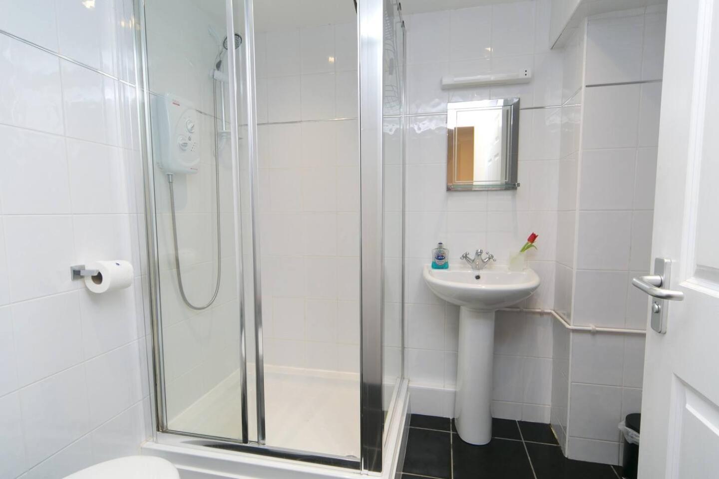 Pass The Keys Hafan Stylish 2 Bedroom Sea View Apartment Pwllheli Bagian luar foto