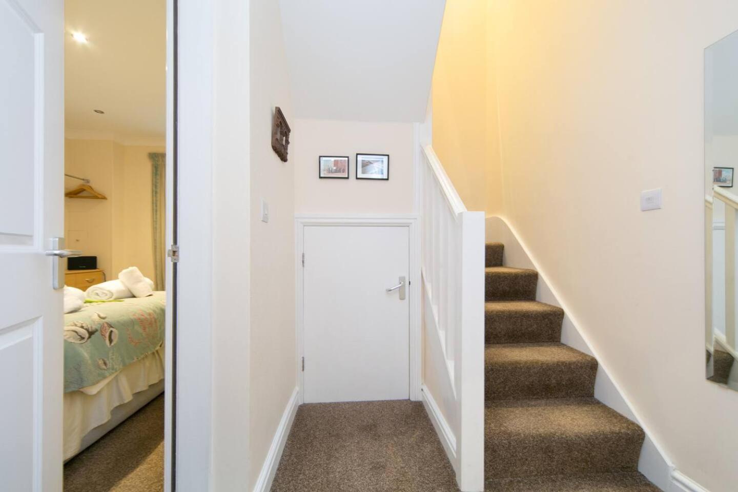 Pass The Keys Hafan Stylish 2 Bedroom Sea View Apartment Pwllheli Bagian luar foto