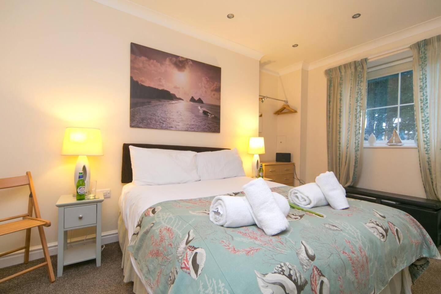Pass The Keys Hafan Stylish 2 Bedroom Sea View Apartment Pwllheli Bagian luar foto